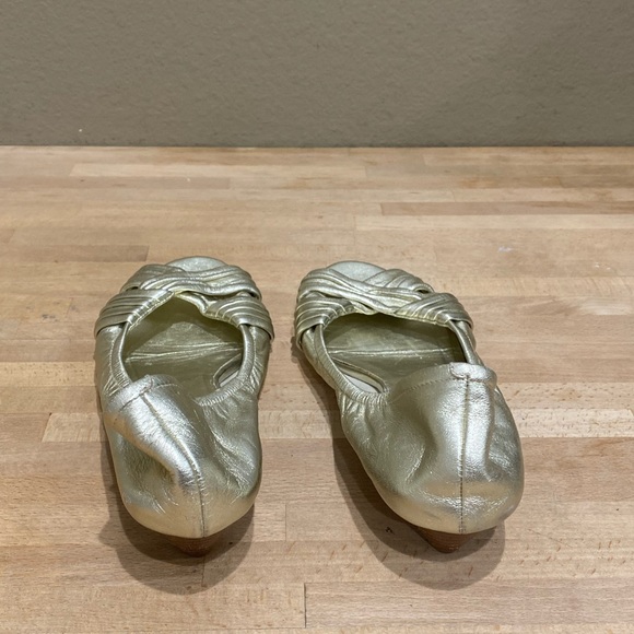 Cole Haan Gold Leather Peep Toe Wedge Slip On Flats Women’s Size 7B - Picture 3 of 7